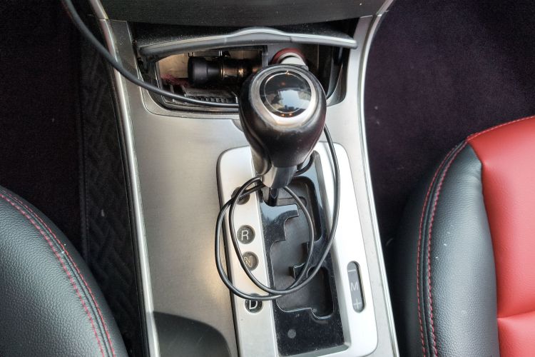 马自达6 2013款 2.0L 自动时尚型中控内饰18