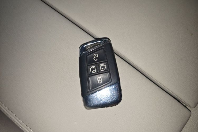 大众 威然 2020款 380TSI 尊贵版中控内饰11