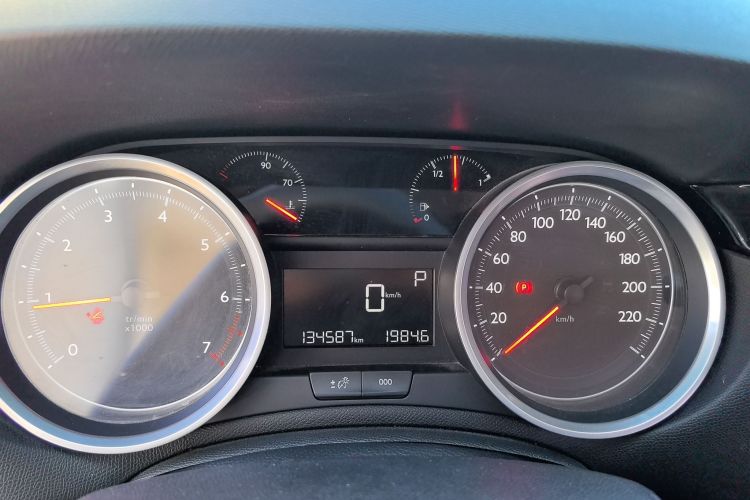 标致408 2016款 1.6T 自动豪华版中控内饰14