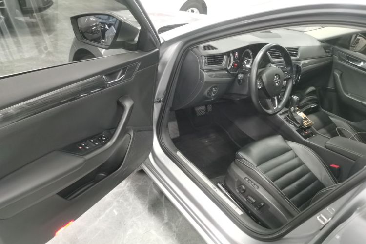 斯柯达 速派 2018款 TSI330 DSG豪华版 国V中控内饰7003