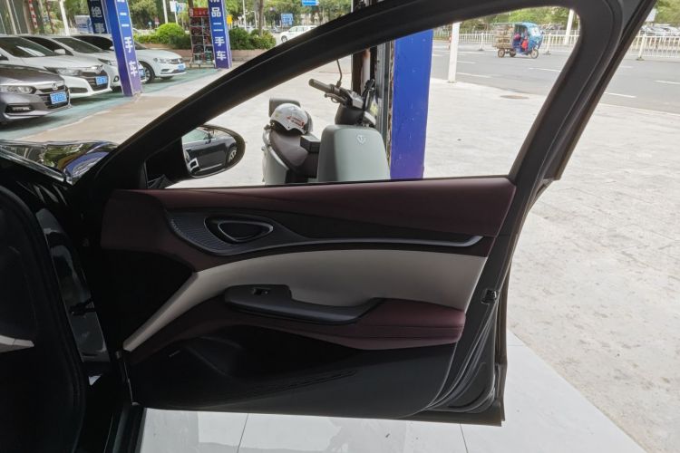 比亚迪 海豹 2023款 DM-i 1.5T 121km 尊荣型中控内饰42