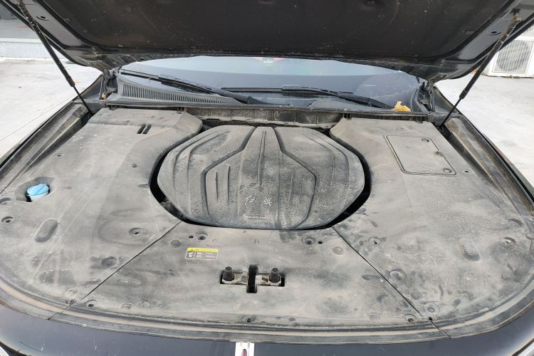 红旗H9 2020款 2.0T 智联旗享版机舱底盘24