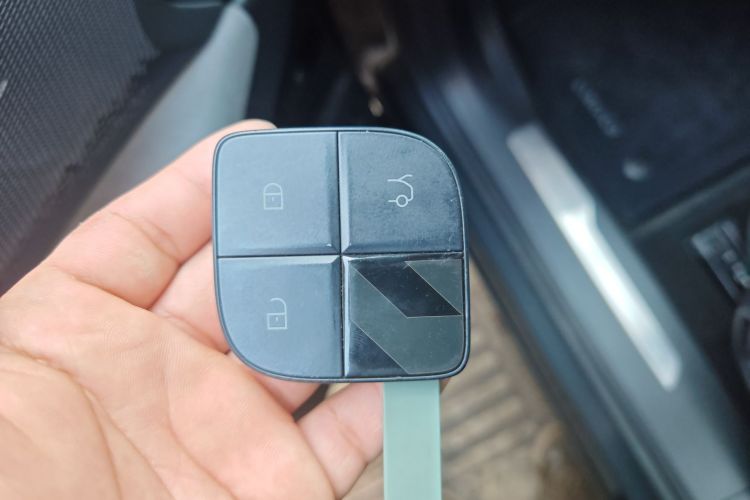 领克08 EM-P 2023款 120km 长续航Halo中控内饰11