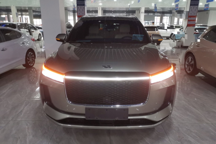 理想汽车 理想ONE 2020款 增程6座版车身外观2