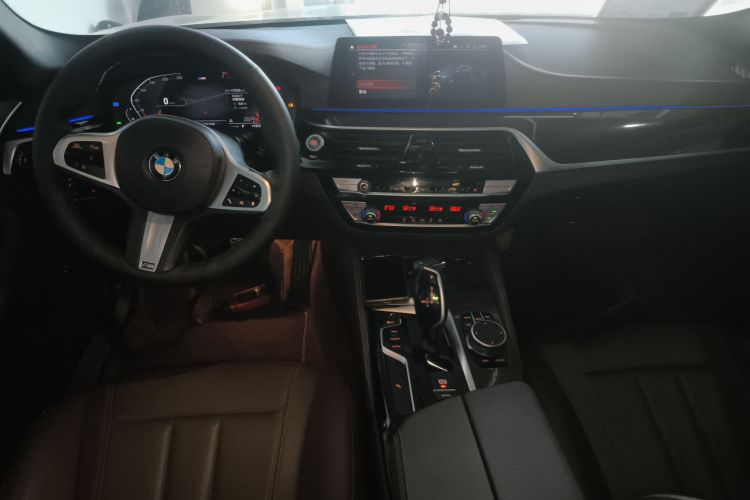 宝马5系 2020款 525Li M运动套装中控内饰7002