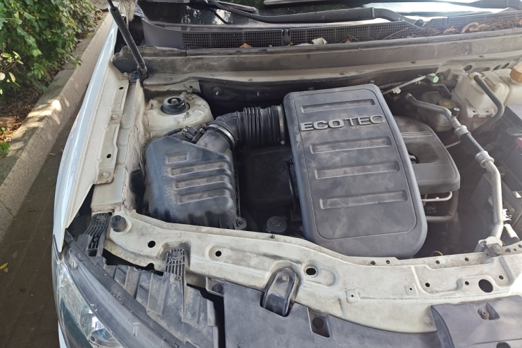 雪佛兰 科帕奇 2015款 2.4L 四驱旗舰版 7座机舱底盘25