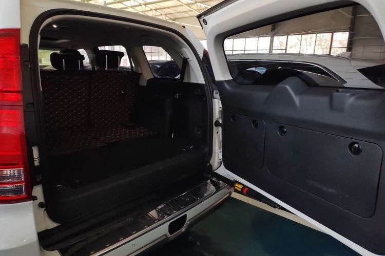 哈弗H9 2016款 2.0T 四驱豪华型 7座机舱底盘23