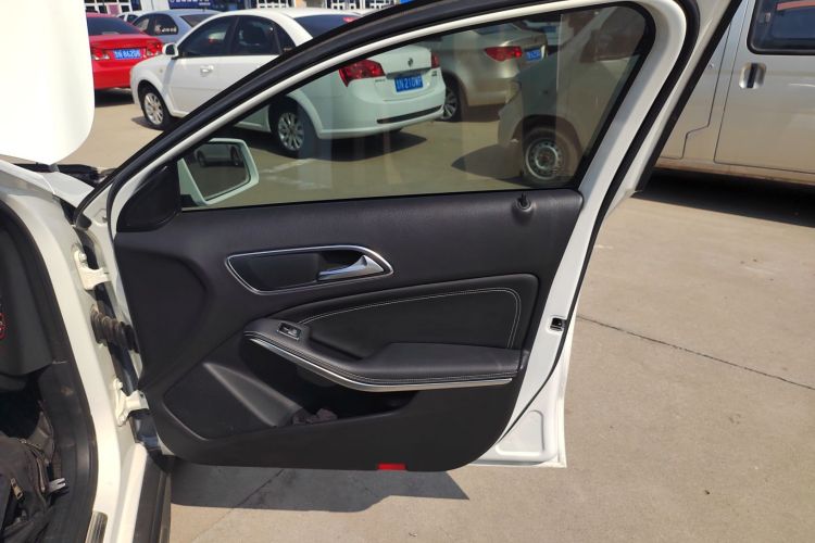 奔驰GLA 2018款 GLA 200 动感型中控内饰7005