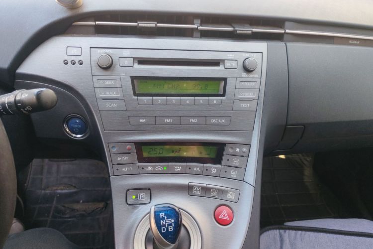 丰田 普锐斯 2012款 1.8L 标准版局部细节16