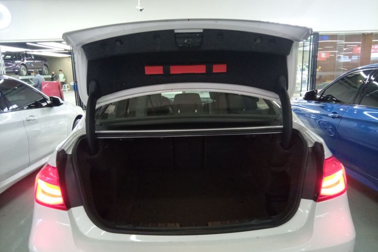 宝马3系 2019款 320i M运动套装机舱底盘23