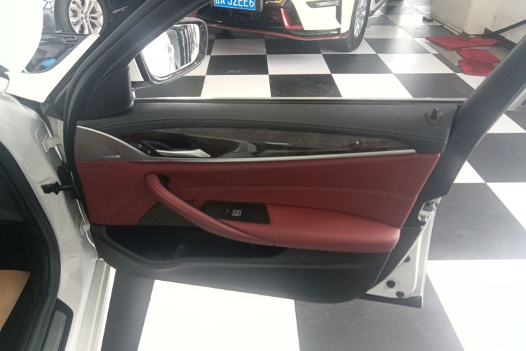 宝马5系 2021款 改款 525Li 豪华套装中控内饰42