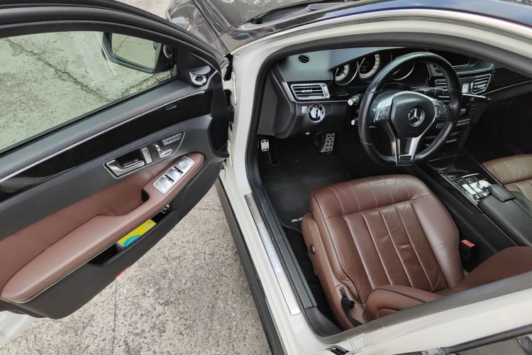 奔驰E级 2015款 E 260 L 运动豪华型中控内饰7003