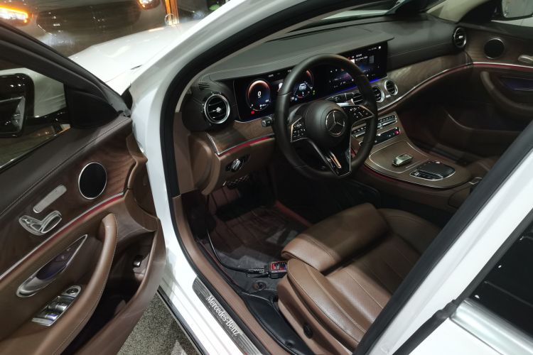 奔驰E级 2023款 E 260 L中控内饰7003