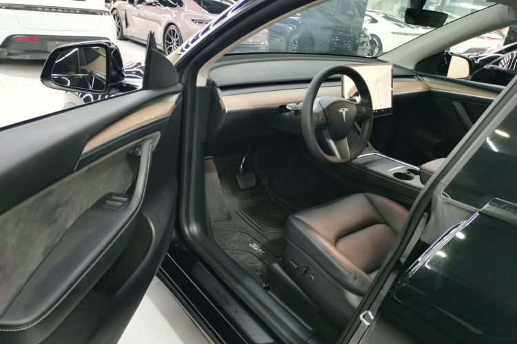 特斯拉 Model Y 2021款 标准续航后驱版中控内饰20