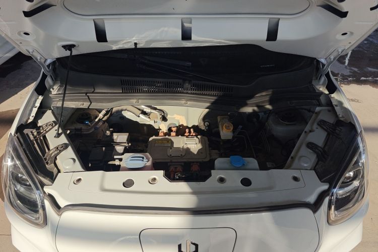 零跑汽车 零跑T03 2024款 200轻享版机舱底盘24