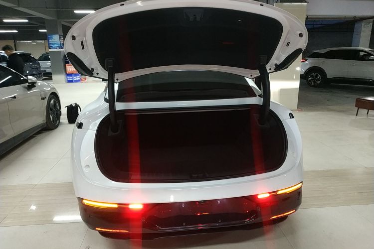 极氪007 2025款 长续航后驱智驾版 100kWh机舱底盘23