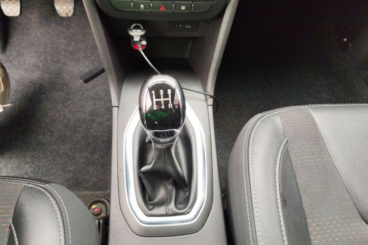 奇瑞 瑞虎3X 2018款 1.5L 手动精英版中控内饰18