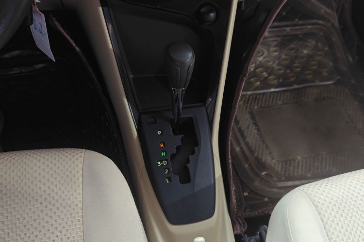 丰田 威驰 2014款 1.5L 自动智臻版局部细节18