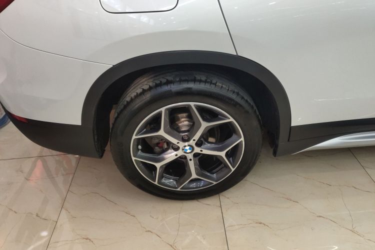 宝马X1 2019款 xDrive20Li 尊享型车身外观6008