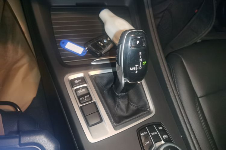 宝马1系 2021款 改款 120i M运动版中控内饰18