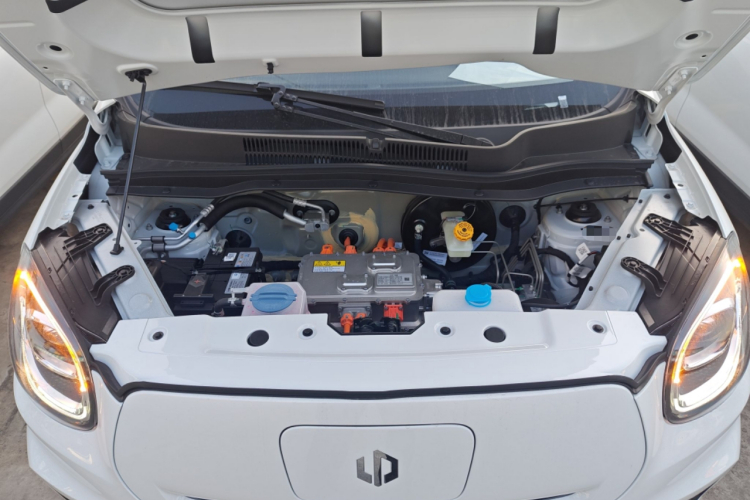 零跑汽车 零跑T03 2025款 310舒享版机舱底盘24