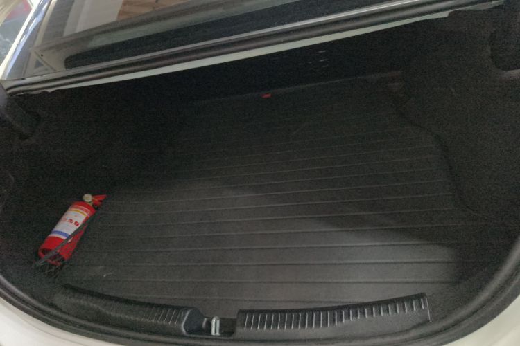 奔驰C级 2022款 C 260 L 运动版机舱底盘23