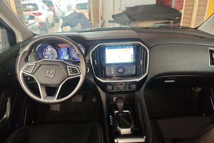 江铃 驭胜S350 2016款 2.0T 自动两驱汽油超豪华版7座中控内饰7002