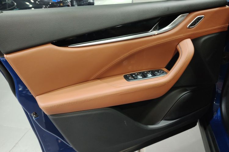 玛莎拉蒂 Levante 2019款 3.0T 标准版 国VI中控内饰7007