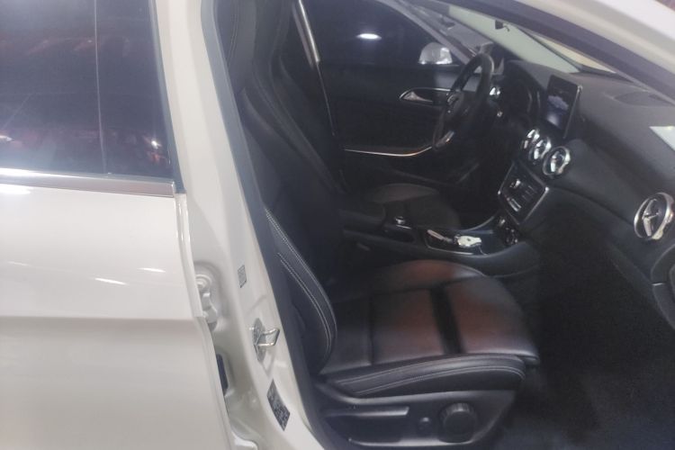 奔驰GLA 2018款 GLA 200 时尚型局部细节41