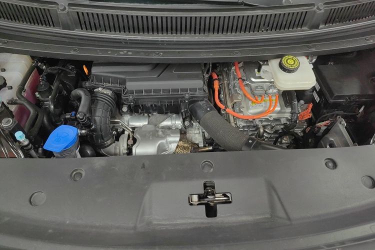 腾势D9 2024款 DM-i 980 四驱尊贵型机舱底盘24