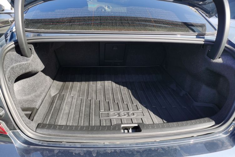 沃尔沃S60 2023款 B4 智逸豪华版机舱底盘23