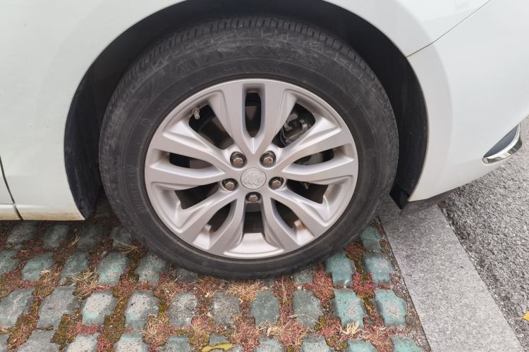 别克 英朗 2021款 改款 典范 1.5L 自动精英型车身外观10