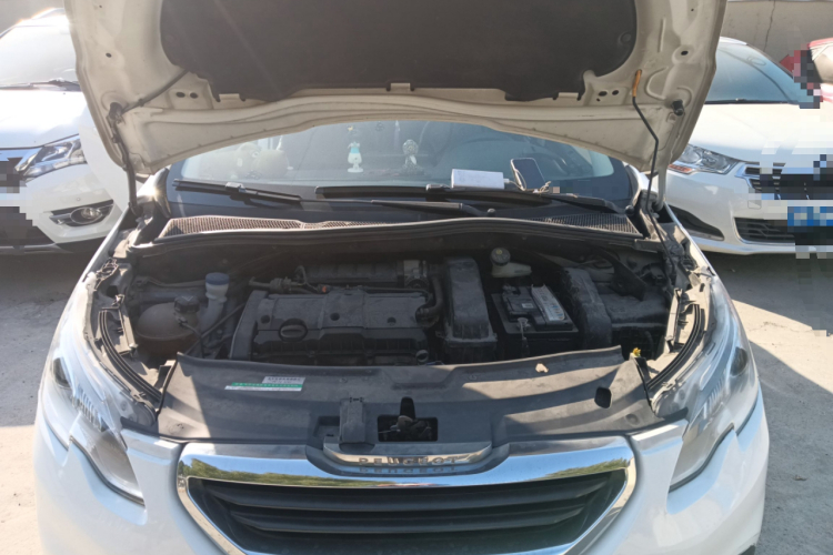 标致2008 2015款 1.6L 自动玩酷版机舱底盘24