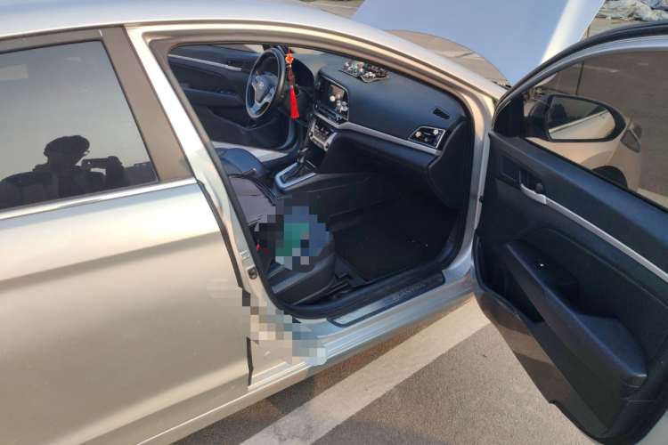 现代 领动 2016款 1.6L 自动智炫·豪华型局部细节9005