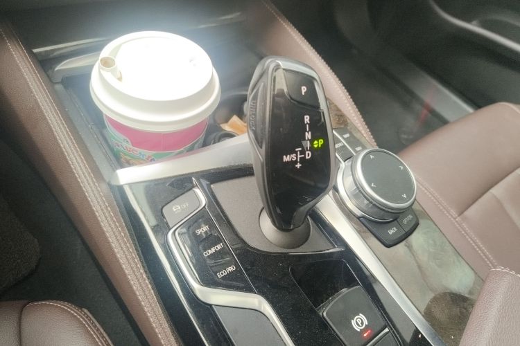 宝马5系 2019款 525Li M运动套装中控内饰18