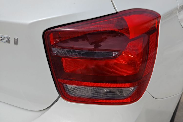 宝马1系(进口) 2013款 改款 116i 领先型车身外观9