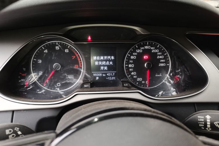 奥迪A4L 2016款 35 TFSI 自动舒适型中控内饰14