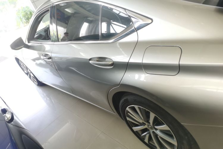 雷克萨斯ES 2018款 200 豪华版 国V车身外观4