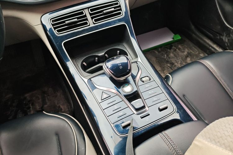 比亚迪 秦PLUS 2021款 DM-i 120KM 尊贵型局部细节18