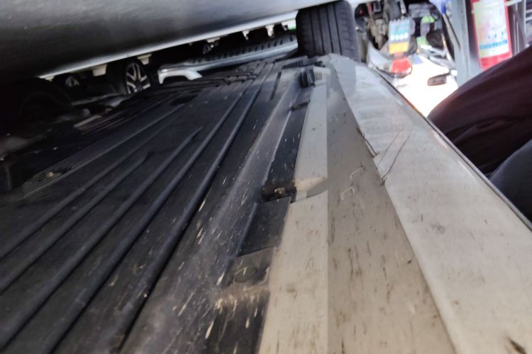 奔驰C级 2022款 C 200 L 运动版机舱底盘29