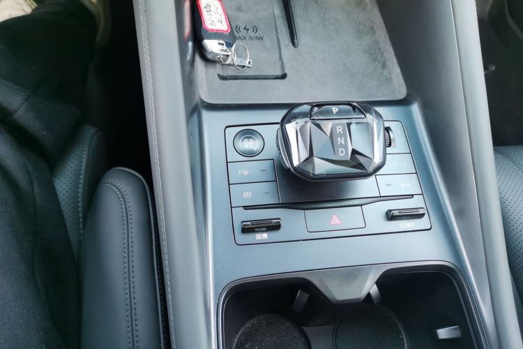 比亚迪 宋L EV 2025款 智驾版 662km 激光雷达卓越型局部细节18