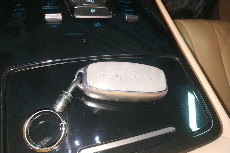 腾势D9 2022款 DM-i 1040 尊贵型中控内饰7001