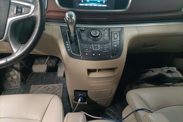 别克GL8 2017款 25S 豪华型 国V中控内饰18