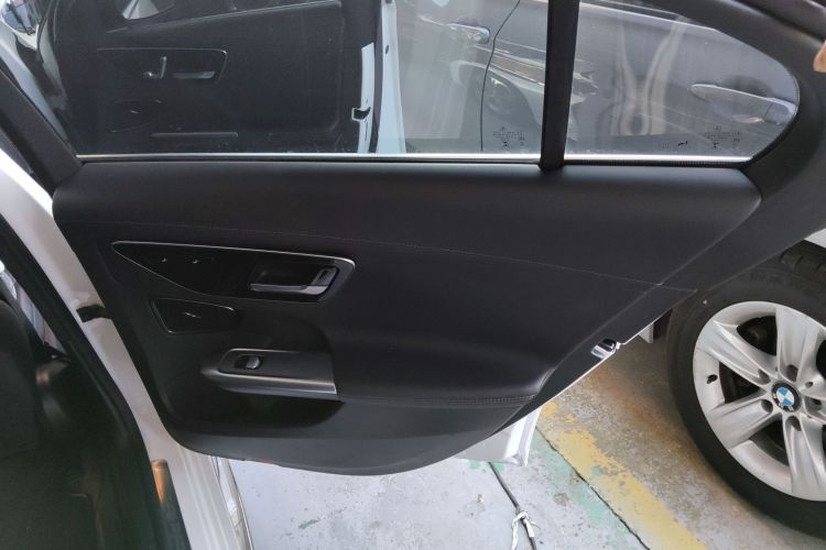 奔驰C级 2022款 C 200 L 运动版中控内饰45