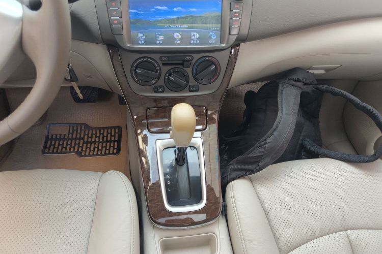 日产 轩逸 2014款 1.6XV CVT尊享版中控内饰18