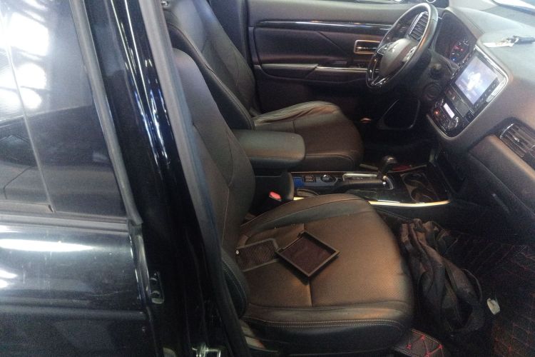 三菱 欧蓝德 2018款 2.0L 两驱荣耀版 5座局部细节41