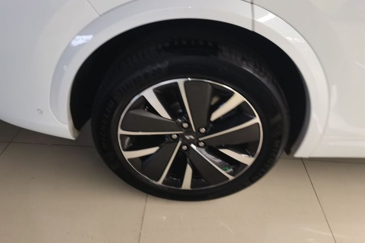 理想汽车 理想L7 2025款 Max 智能焕新版车身外观6008