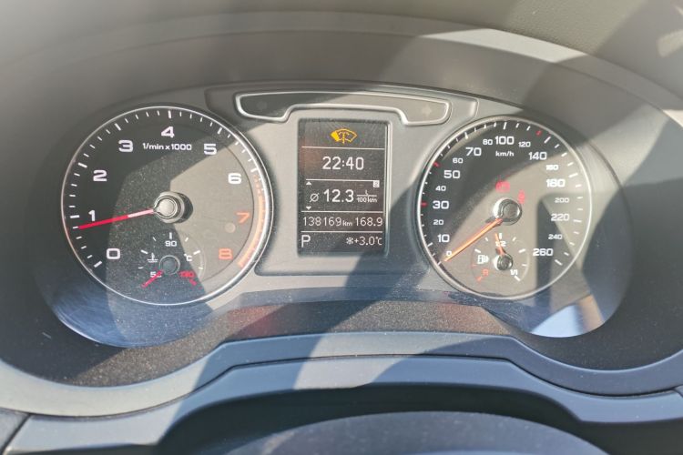 奥迪Q3 2013款 35 TFSI 进取型中控内饰14