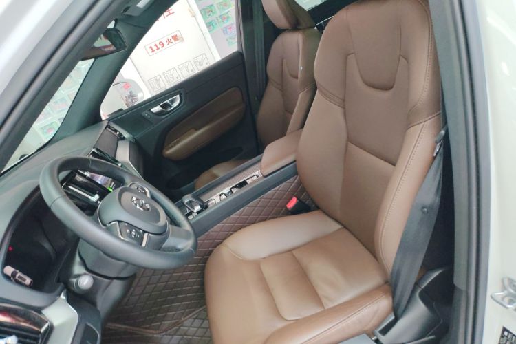 沃尔沃XC60 2025款 B5 四驱智逸豪华版中控内饰19
