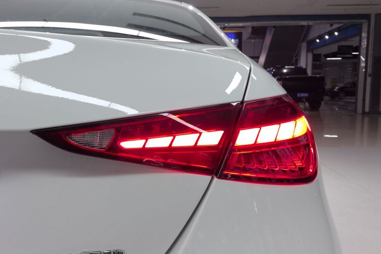 奔驰C级 2022款 改款 C 200 L 运动版车身外观6006